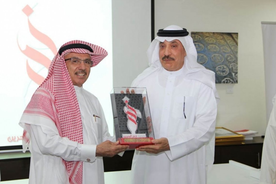 وزير العمل والتنمية الاجتماعية يرعى افتتاح معسكر "قادة الشباب"	 بتنظيم جمعية ذخر البحرين